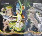 Abstraktes Gemälde „Who Gets the Wings?“ von Daniela Filippelli mit gekröntem Löwen, Einhorn in Ketten und fliegender Taube als Symbole für Macht, Freiheit und Frieden.